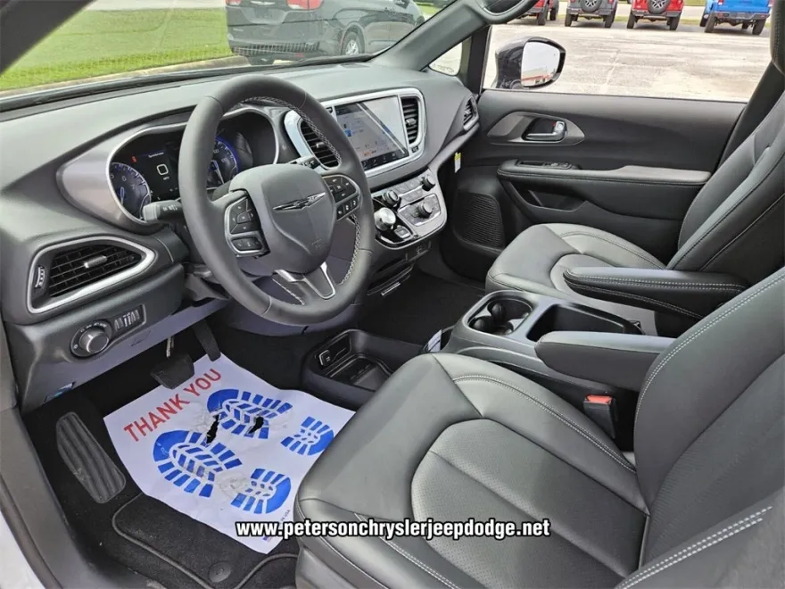 2026 Chrysler Voyager LX photo 1