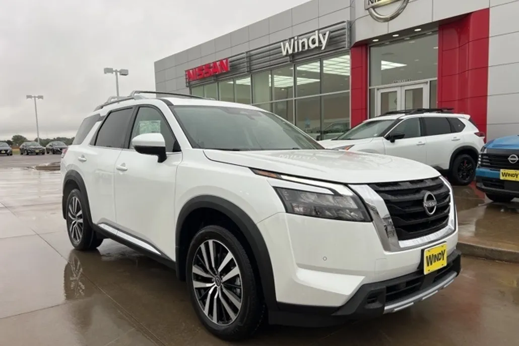2025 Nissan Pathfinder Platinum photo 1