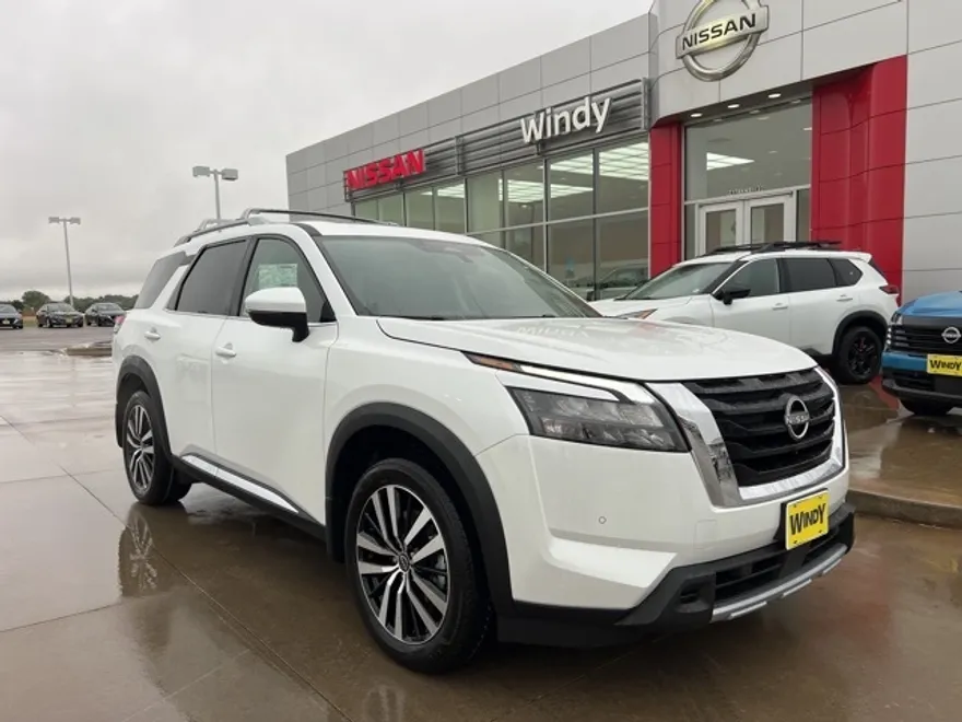 2025 Nissan Pathfinder Platinum photo 1