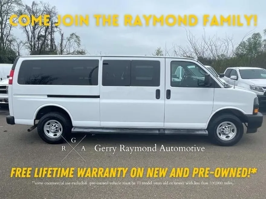 2022 Chevrolet Express 3500 LS Passenger Van photo 1