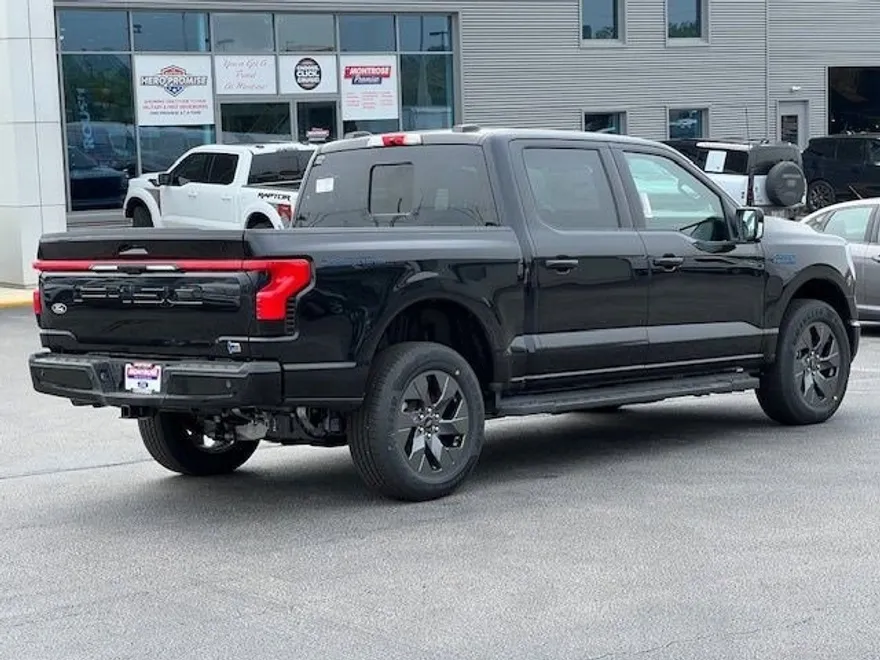 2025 Ford F-150 Lightning Lariat photo 1