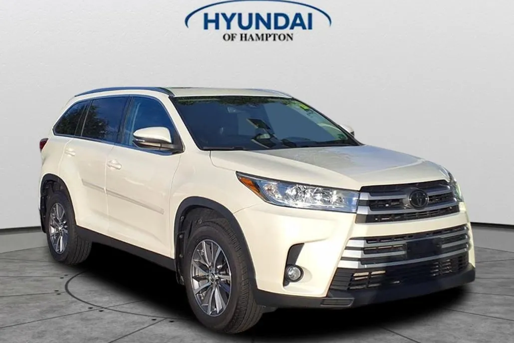2019 Toyota Highlander XLE photo 1