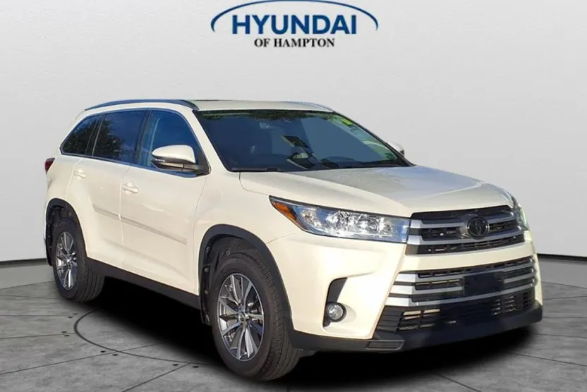 2019 Toyota Highlander XLE photo 1