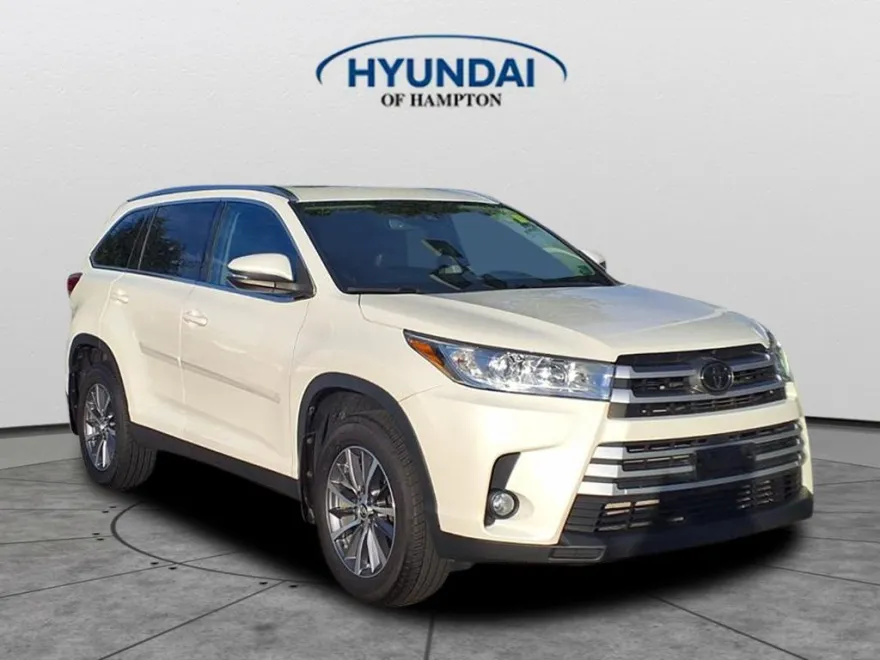 2019 Toyota Highlander XLE photo 1