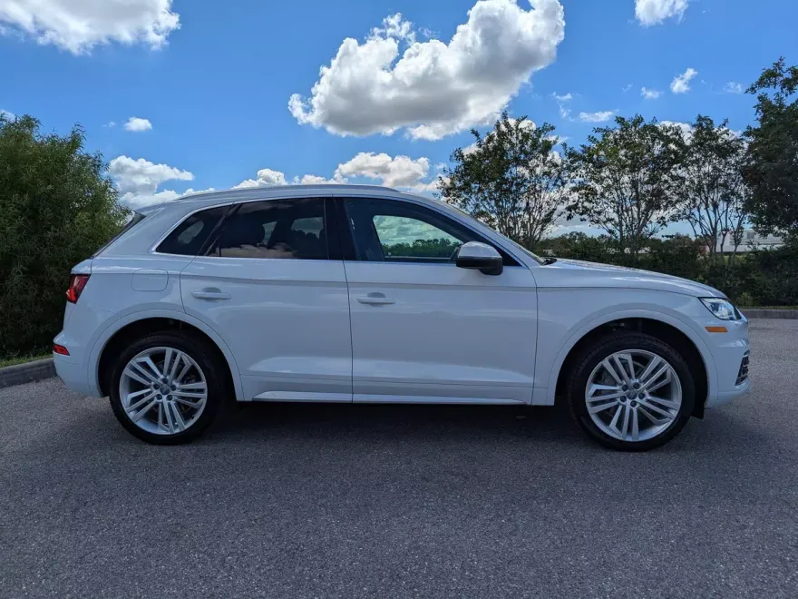 2019 Audi Q5 Premium Plus photo 1