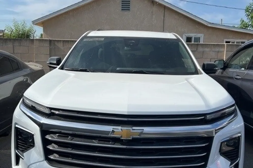 2024 Chevrolet Traverse photo 1