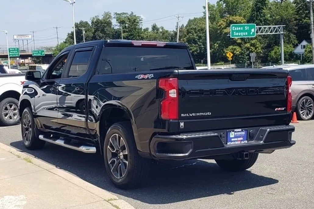 2023 Chevrolet Silverado 1500 RST photo 1