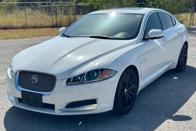 2015 Jaguar XF 2.0T Premium photo 1