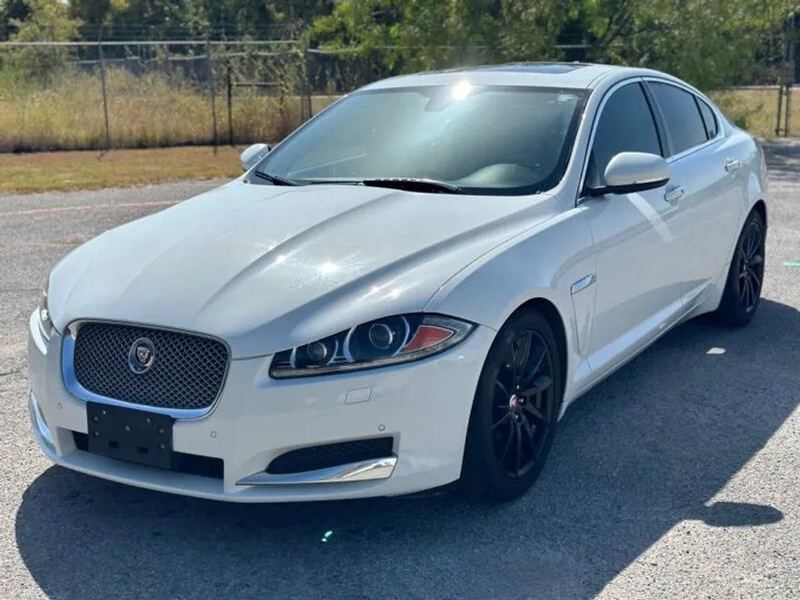 2015 Jaguar XF 2.0T Premium photo 1