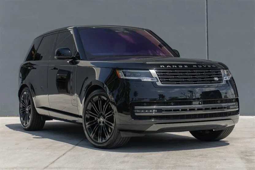 2023 Land Rover Range Rover SE photo 1