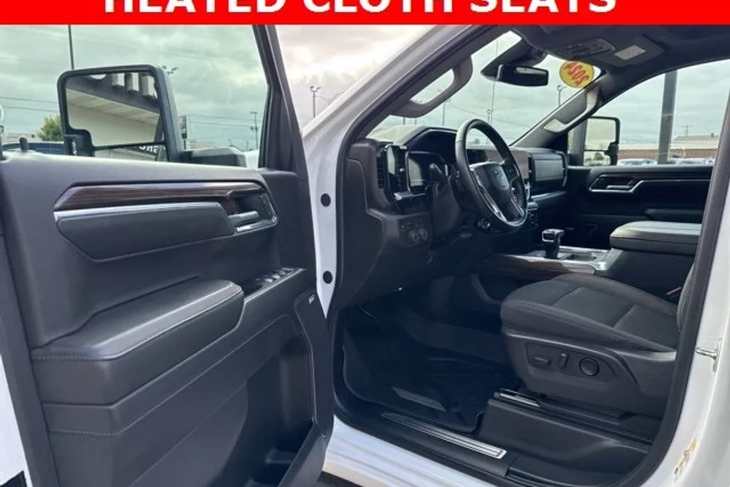 2024 Chevrolet Silverado 1500 RST photo 1