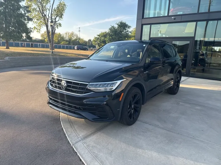2024 Volkswagen Tiguan SE R-Line Black photo 1