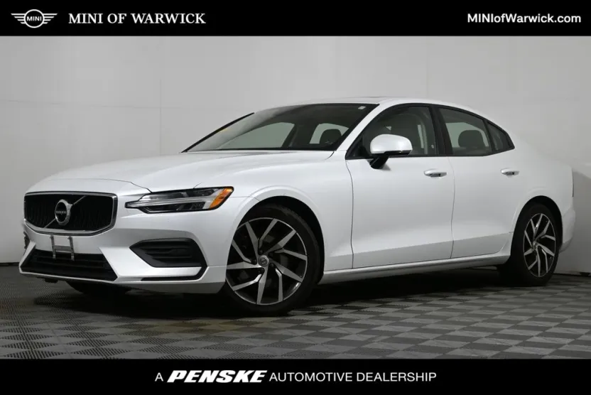 2020 Volvo S60 T6 Momentum photo 1