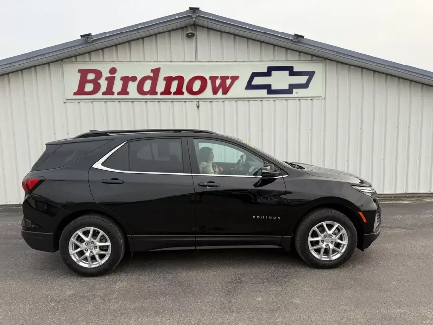 2022 Chevrolet Equinox LT photo 1