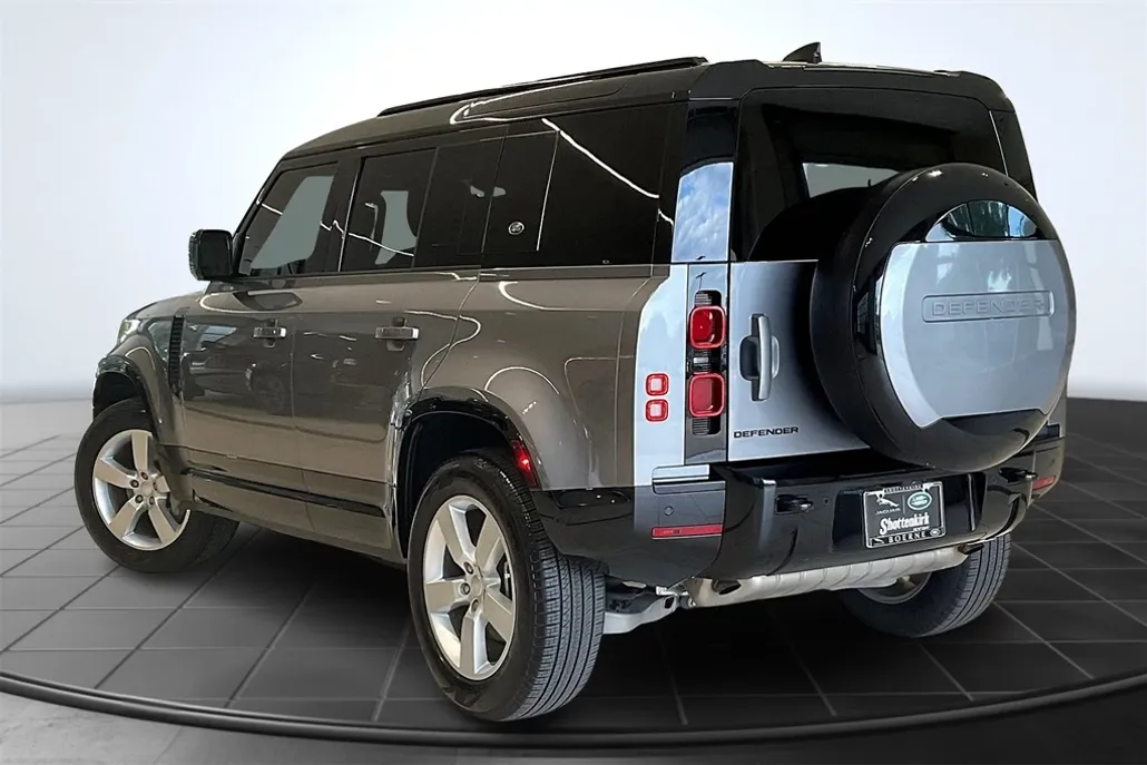 2024 Land Rover Defender 110 X-Dynamic SE photo 1