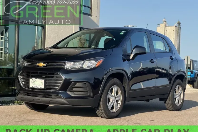 2022 Chevrolet Trax LS photo 1