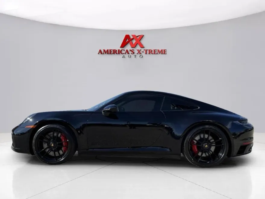 2024 Porsche 911 GTS photo 2