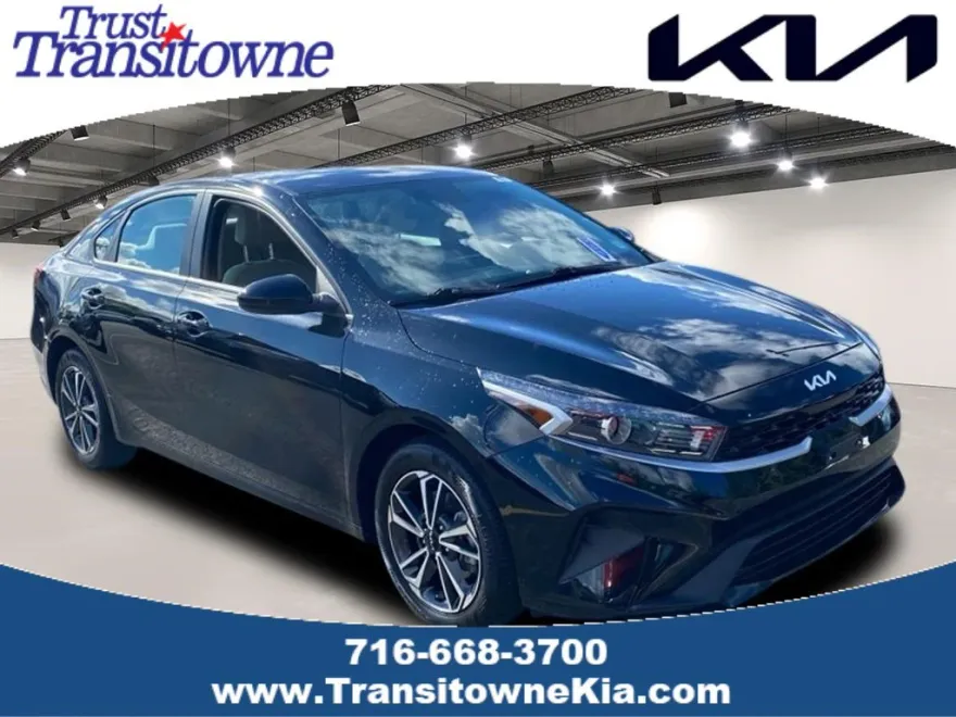 2023 Kia Forte LXS photo 1
