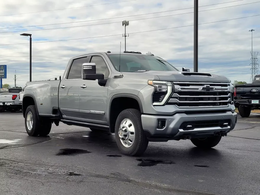 2024 Chevrolet Silverado 3500HD High Country photo 1