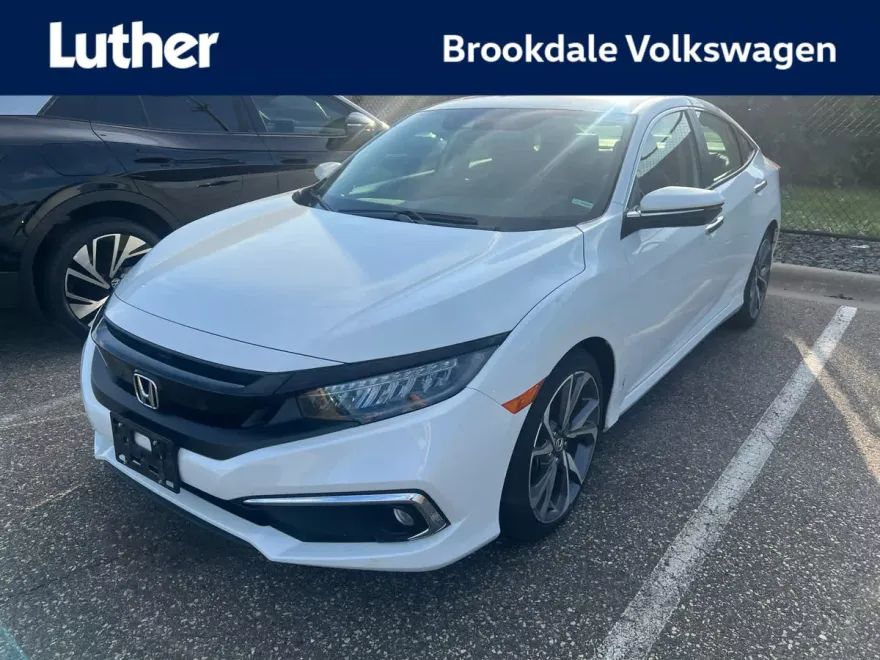 2019 Honda Civic Touring photo 1