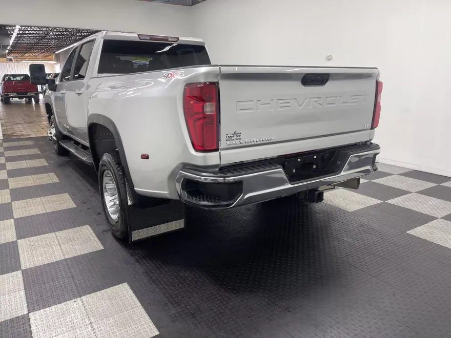 2023 Chevrolet Silverado 3500HD LT photo 1