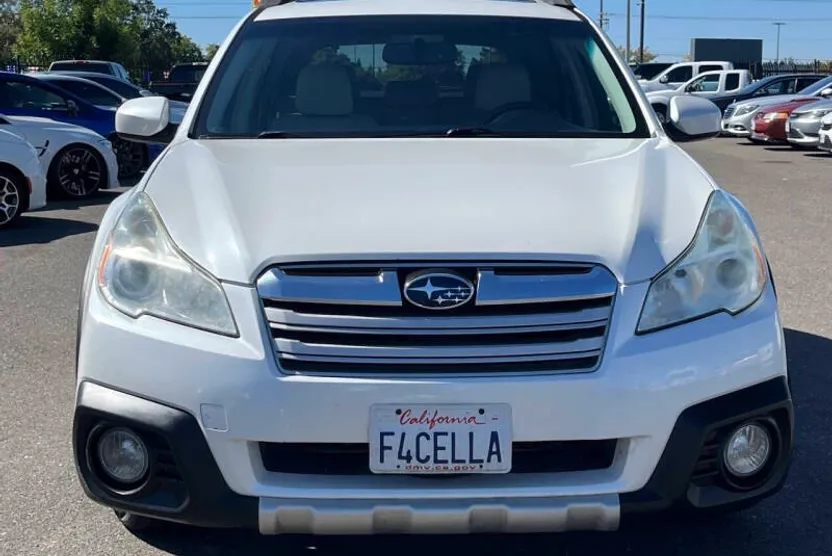 2014 Subaru Outback 2.5i Limited photo 1
