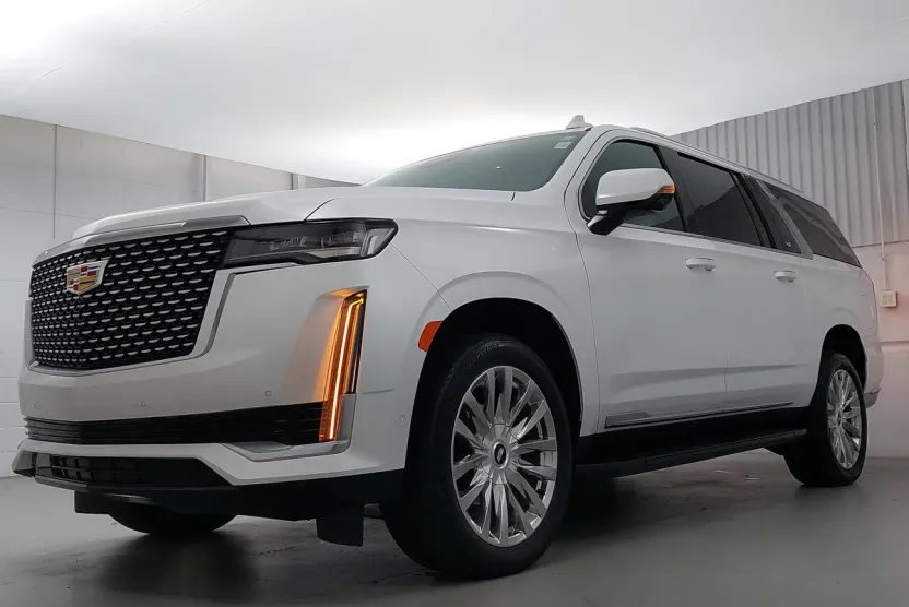 2023 Cadillac Escalade ESV Premium Luxury photo 1