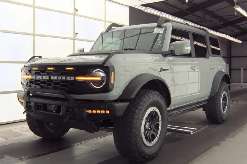 2023 Ford Bronco Outer Banks photo 1