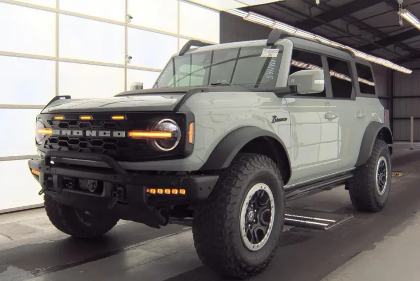 2023 Ford Bronco Outer Banks photo 1
