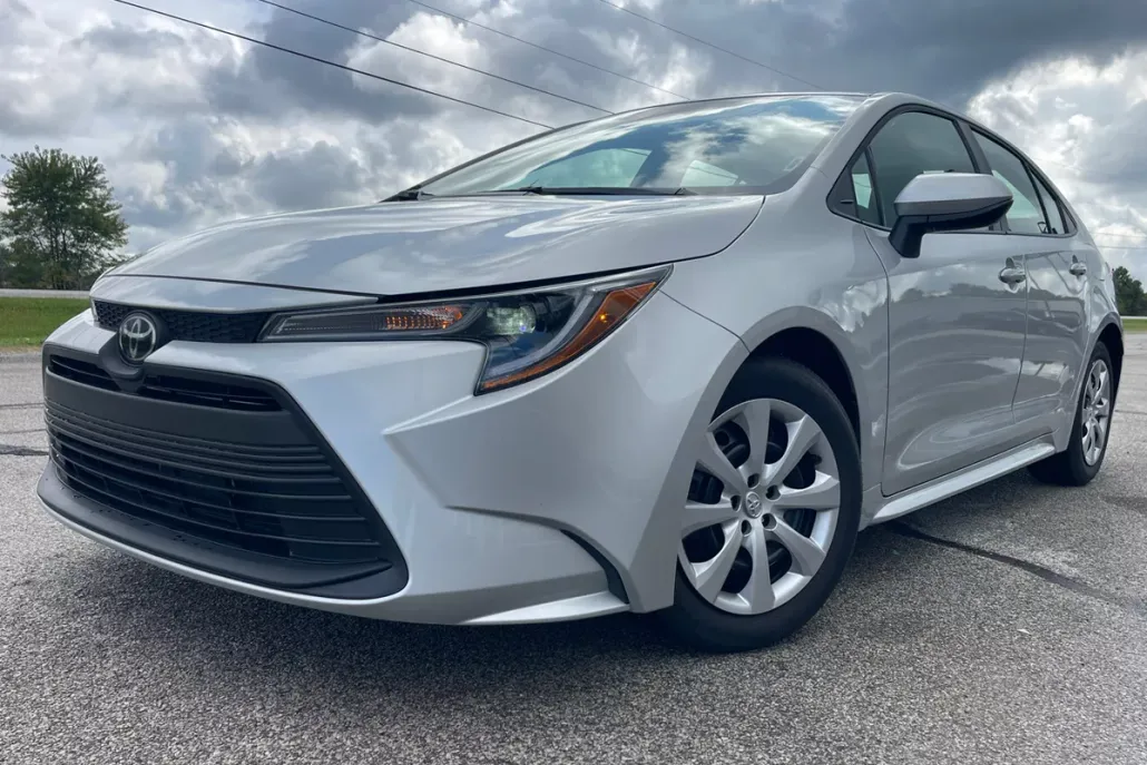 2025 Toyota Corolla LE photo 1