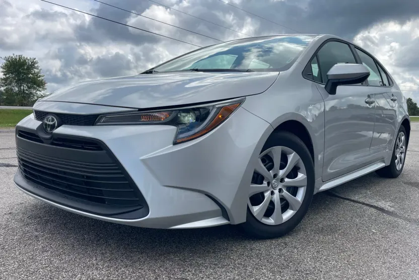 2025 Toyota Corolla LE photo 1