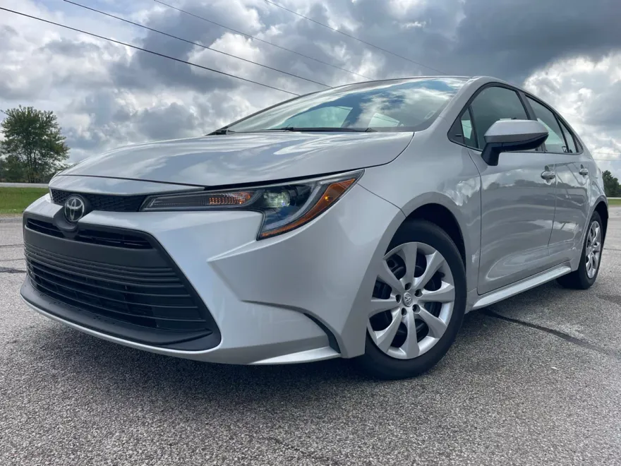 2025 Toyota Corolla LE photo 1