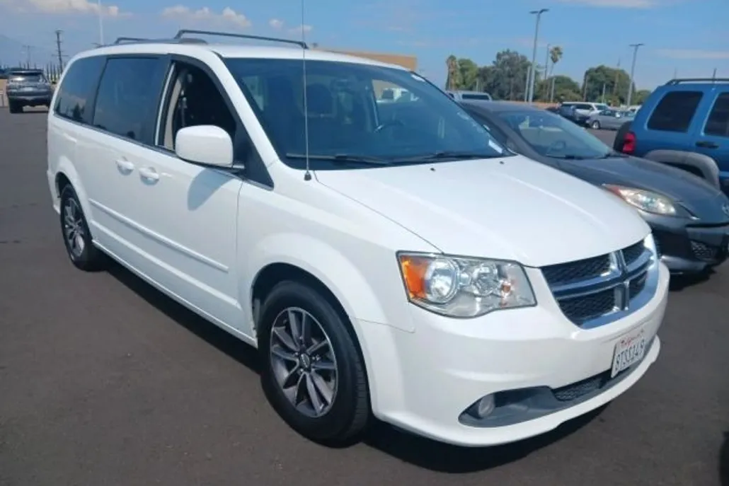2017 Dodge Grand Caravan SXT photo 1