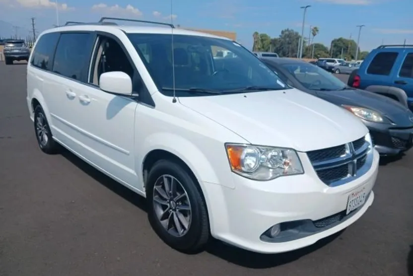 2017 Dodge Grand Caravan SXT photo 1
