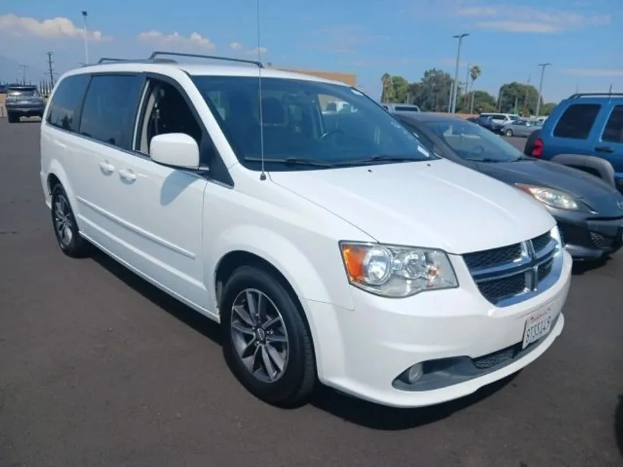 2017 Dodge Grand Caravan SXT photo 1