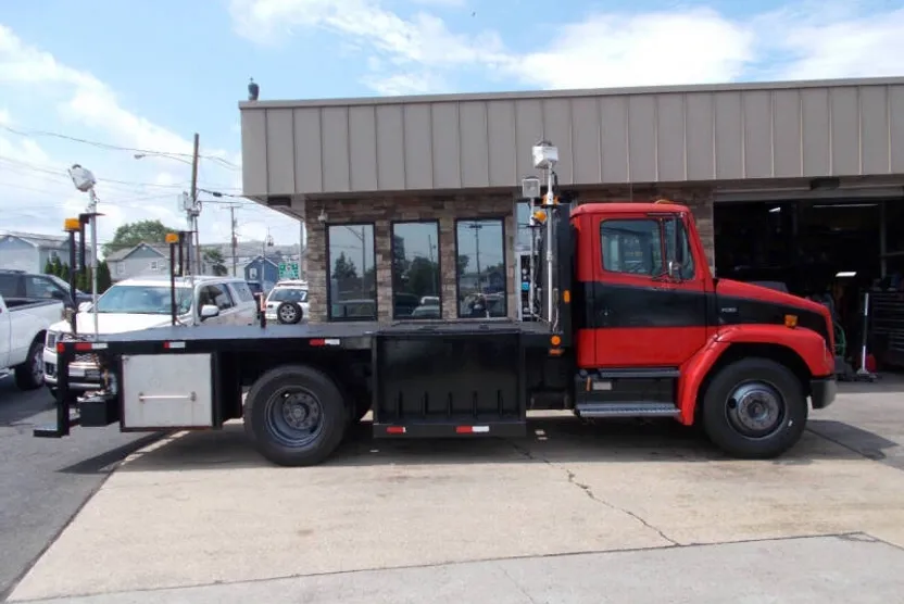 1999 Freightliner FL60 photo 1