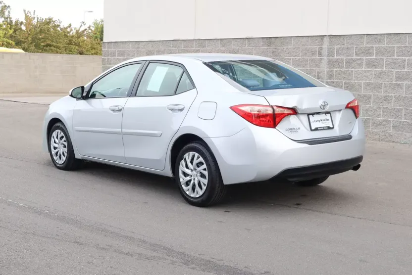 2018 Toyota Corolla L photo 1