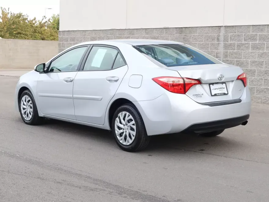 2018 Toyota Corolla L photo 1