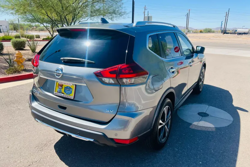 2020 Nissan Rogue SV photo 1