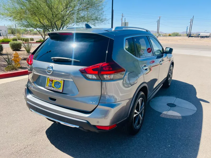 2020 Nissan Rogue SV photo 1