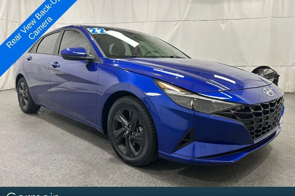 2022 Hyundai Elantra SEL photo 1