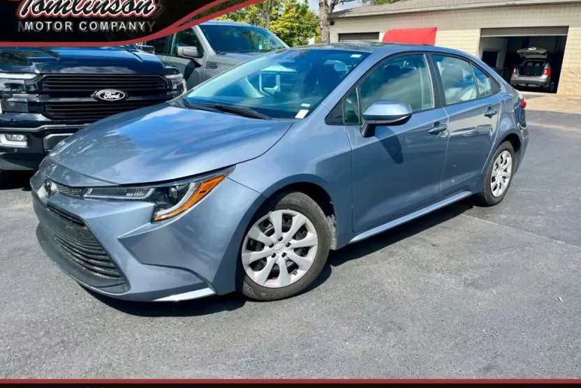 2024 Toyota Corolla LE photo 1