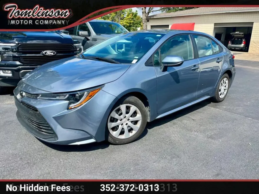 2024 Toyota Corolla LE photo 1
