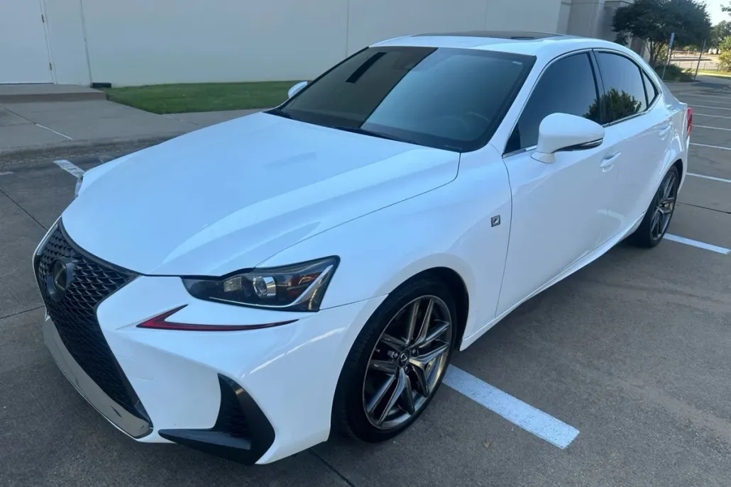 2017 Lexus IS 350 photo 1