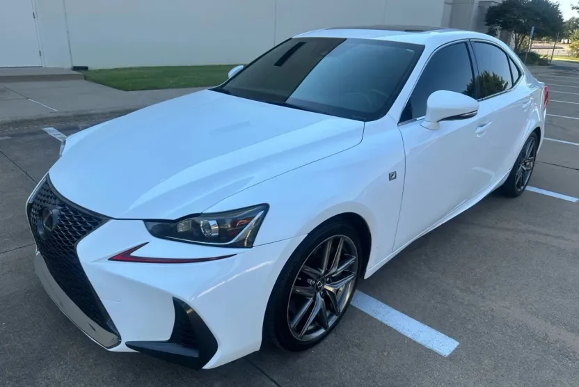 2017 Lexus IS 350 photo 1