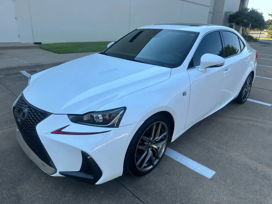 2017 Lexus IS 350 photo 1