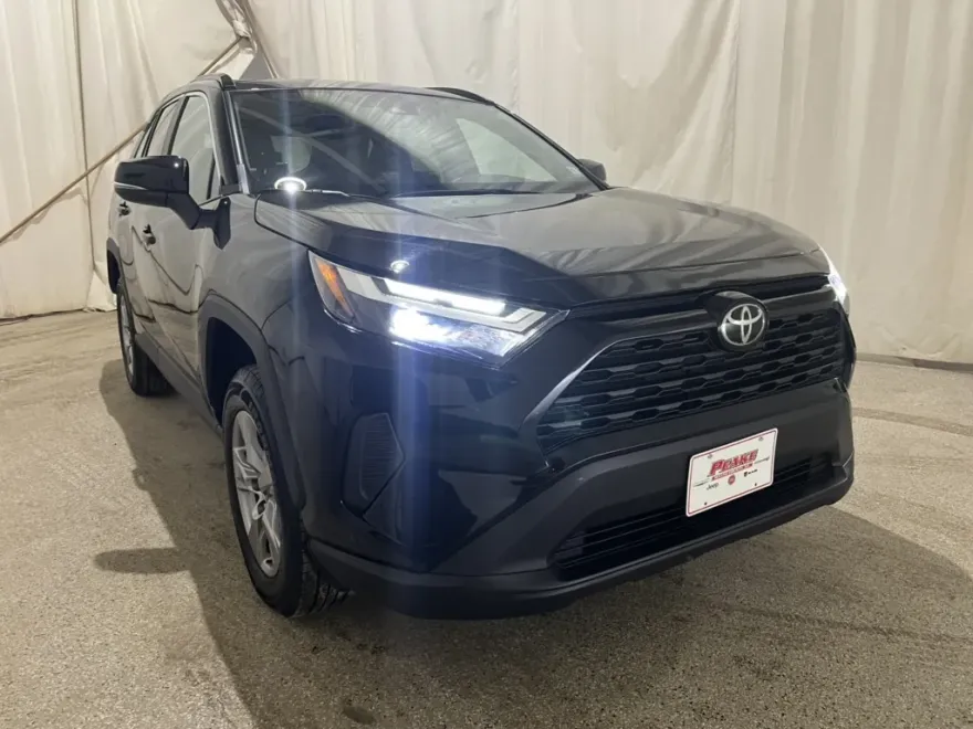 2023 Toyota RAV4 XLE photo 1