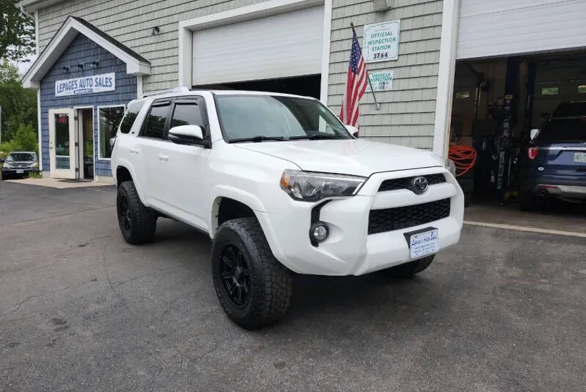 2017 Toyota 4Runner SR5 Premium photo 1