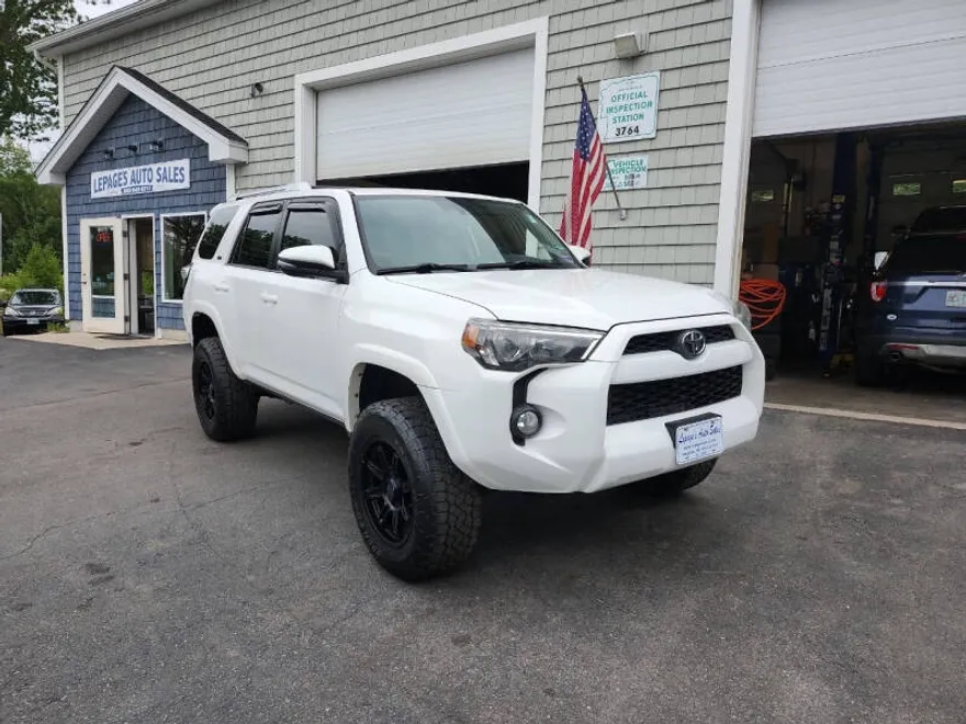 2017 Toyota 4Runner SR5 Premium photo 1