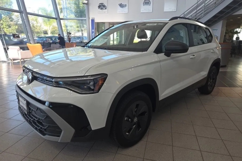 2025 Volkswagen Taos S photo 1